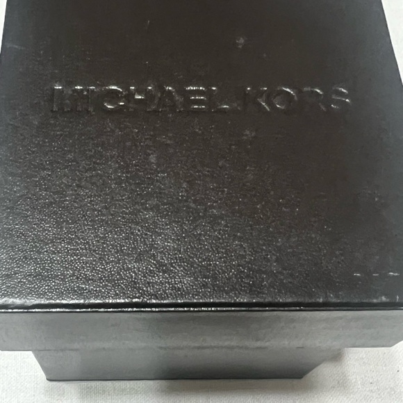 Like new Michael Kors Runway Rose gold - Picture 8 of 8